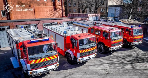Фонд Говарда Баффета передав рятувальникам Одещини 4 автоцистерни