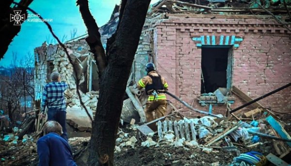 Внаслідок ракетної атаки РФ на Київщині пошкоджені майже 70 приватних будинків