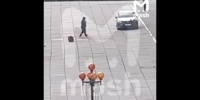 
В Росії чоловік закидав адмінбудівлю пляшками із запальною сумішшю – відео
