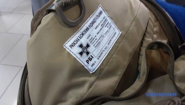 На Прикарпатті релокований цех шиє бойові рюкзаки за стандартами НАТО