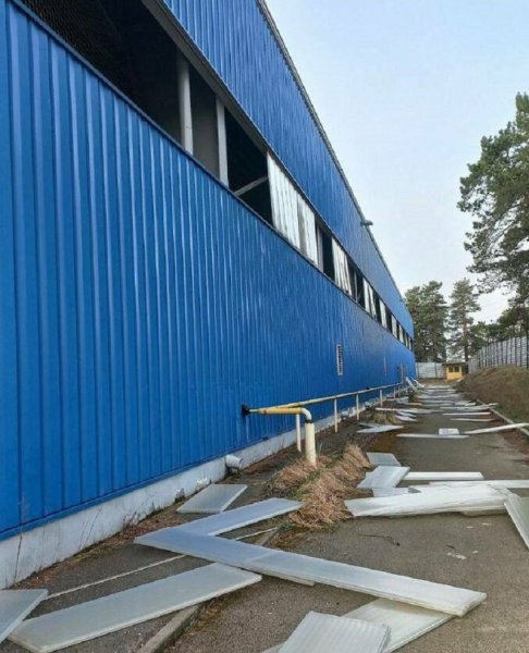 Унаслідок атаки росіян постраждала база футбольного клубу "Дніпро"
                                