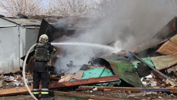 Унаслідок авіаобстрілу центру Харкова пошкоджені п’ять багатоповерхівок і сім автівок