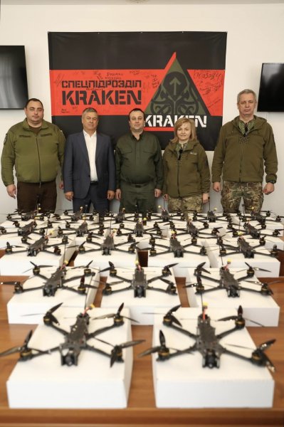 Вінничина передала захисникам 20 FPV-дронів