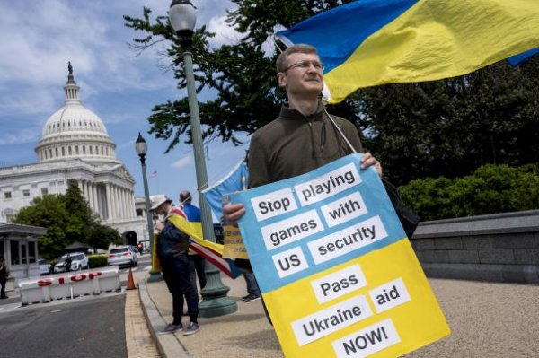 
США дали "зелене світло" військовій допомозі для України: коли отримаємо зброю і гроші
