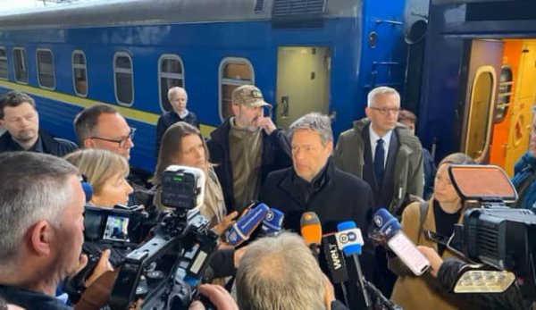 До Києва з неоголошеним візитом прибув віцеканцлер Німеччини