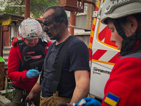 На пожежі в Миколаєві постраждали п’ятеро рятувальників 