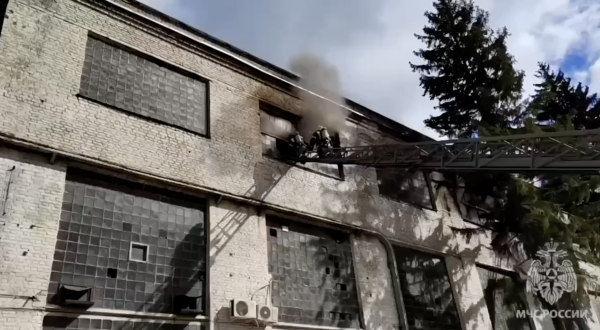 
У Воронежі спалахнула потужна пожежа на заводі "Елмаш" (фото, відео)
