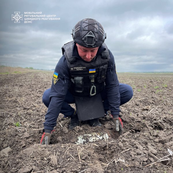 На Київщині у полі знайшли артснаряд