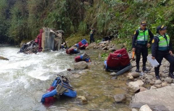 
Автобус зірвався з гірської дороги: у Перу сталася смертельна аварія – 25 жертв (фото)
