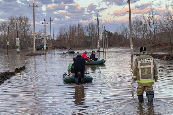 
Російські міста йдуть під воду: в Оренбурзі оголосили примусову евакуацію (відео)
