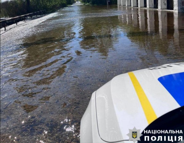 На Київщині стався перелив води через дамбу