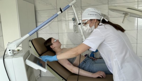 Львівські пластичні хірурги відновлюють обличчя 20-річній жительці Луганщини