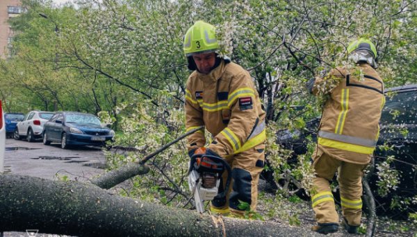 Рятувальники ліквідовують насліди негоди в Києві та трьох областях