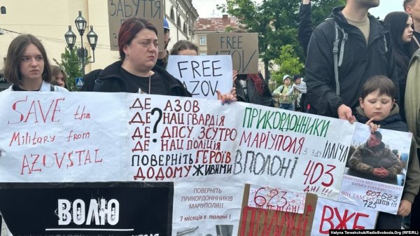 У Львові та Запоріжжі пройшли акції на підтримку захисників Маріуполя