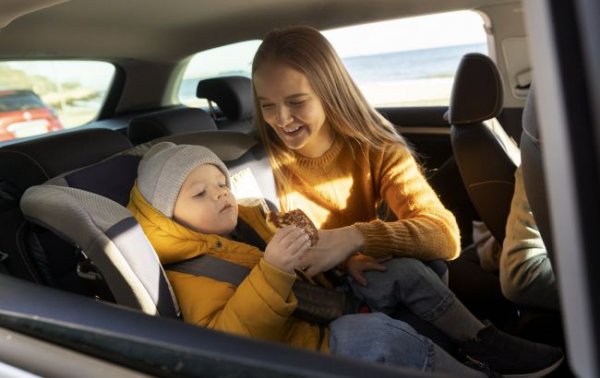 Автокрісло — не забаганка. Який штраф загрожує водію за порушення правил перевезення дітей