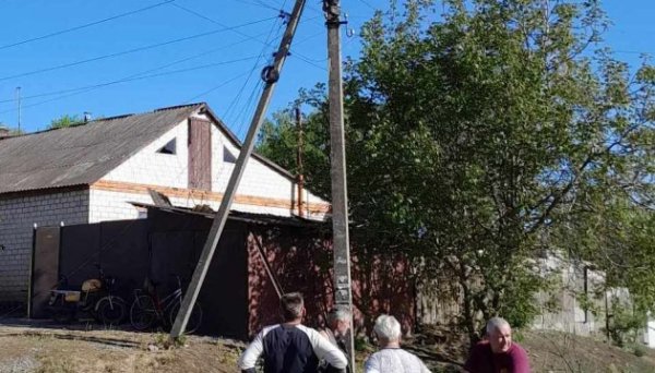 Російський авіаудар по Золочеву: пошкоджені електромережі та водонапірна башта