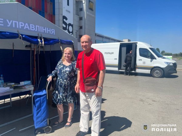 Під час російського обстрілу «Епіцентру» в Харкові дивом вижило подружжя пенсіонерів