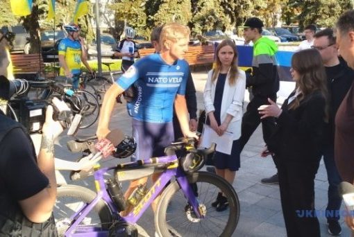У Житомир із Таллінна приїхав естонський депутат, який влаштував велопробіг на підтримку ЗСУ