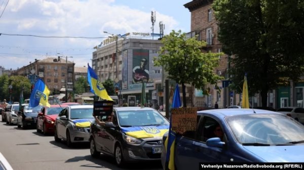 У Львові та Запоріжжі пройшли акції на підтримку захисників Маріуполя