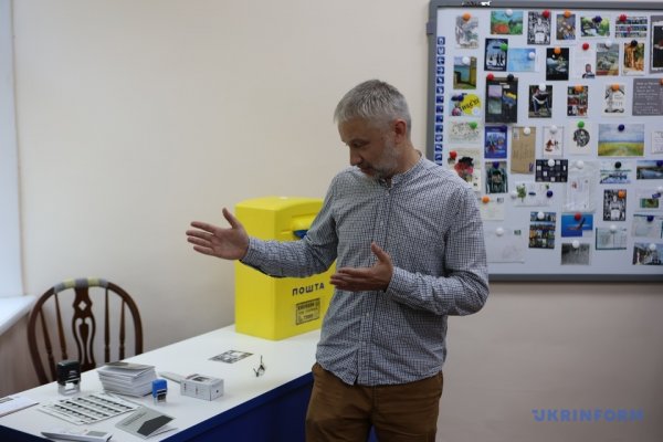 В Івано-Франківську відкрили виставку листівок «Херсон звідусіль»
