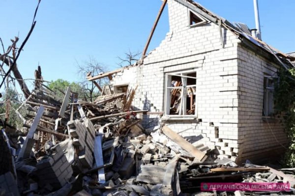 Росіяни обстріляли Дергачі на Харківщині: є поранені, пошкоджено 25 будинків і підприємство