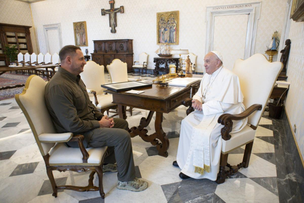 Єрмак зустрівся з Папою Франциском: про що йшла мова (фото)