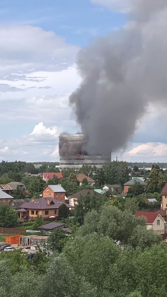 
Під Москвою палає підприємство оборонної промисловості "Платан": всередині є люди – відео
