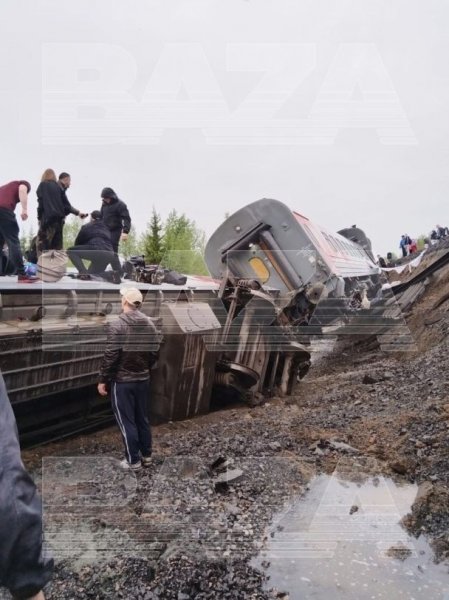 
У Росії пасажирський поїзд зійшов із рейок: що відомо про постраждалих
