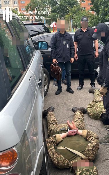 На Київщині затримали військового, який розпродавав спорядження з передової