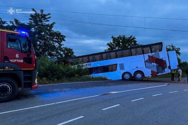 Їхав із Болгарії: на Тернопільщині у ДТП потрапив автобус із 85 пасажирами