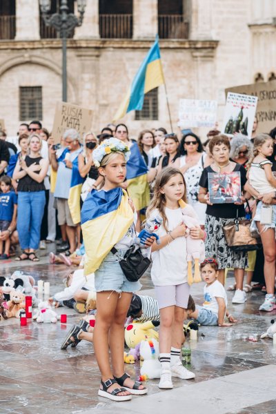 
Після атаки на "Охматдит" українці влаштували мітинг в Іспанії (фото)
