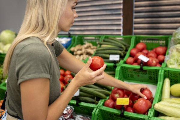 
Ціни на огірки та помідори. Чи можна вже консервувати на зиму 