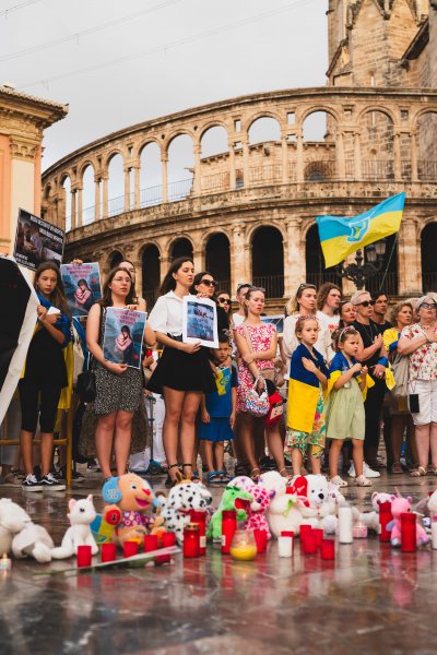 
Після атаки на "Охматдит" українці влаштували мітинг в Іспанії (фото)
