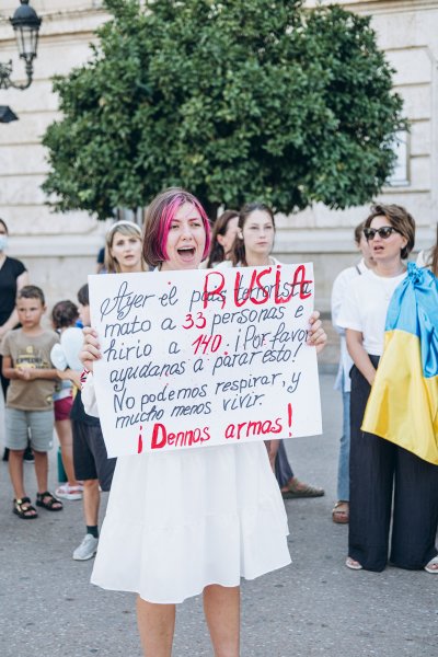 
Після атаки на "Охматдит" українці влаштували мітинг в Іспанії (фото)
