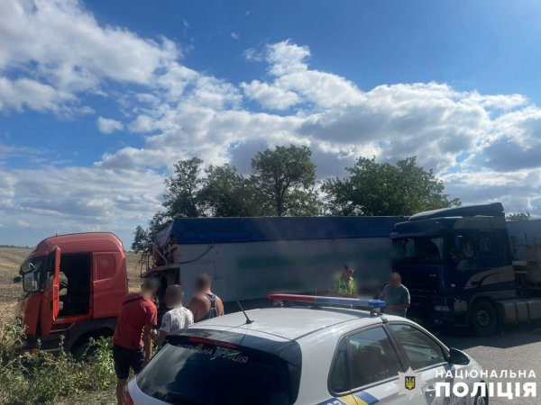 Під Миколаєвом сталася смертельна ДТП із двома фурами й мікроавтобусом