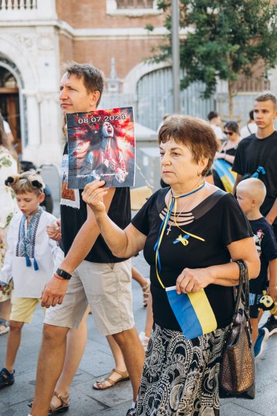 
Після атаки на "Охматдит" українці влаштували мітинг в Іспанії (фото)
