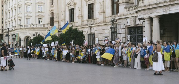 
Після атаки на "Охматдит" українці влаштували мітинг в Іспанії (фото)
