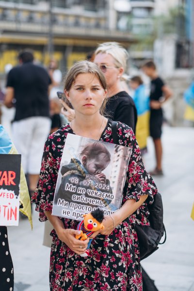 
Після атаки на "Охматдит" українці влаштували мітинг в Іспанії (фото)
