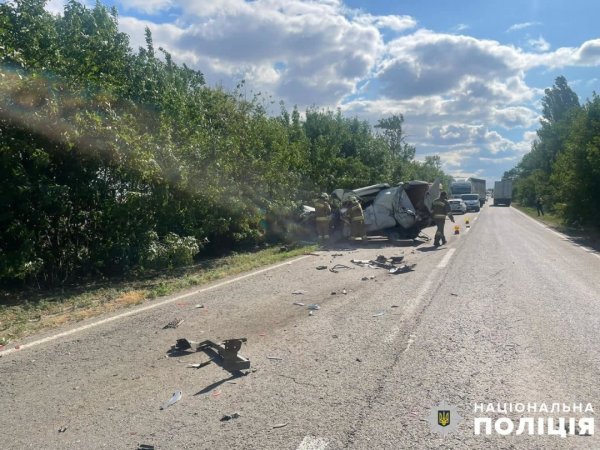 Під Миколаєвом сталася смертельна ДТП із двома фурами й мікроавтобусом