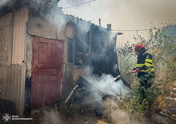 На Миколаївщині у Андріївському урочищі - масштабна пожежа