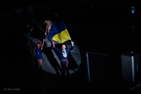 Баюл, пісні Івасюка та ковзани за понад дві тисячі доларів: українські фігуристи провели благодійне шоу в США
                                