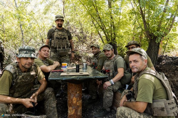 
Під КАБами та роями дронів. Як бійці 31 ОМБр тримають оборону на Покровському напрямку 