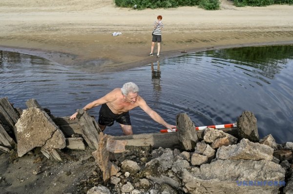 Докопатися до істини: запорізький історик досліджує затонуле судно-драгу