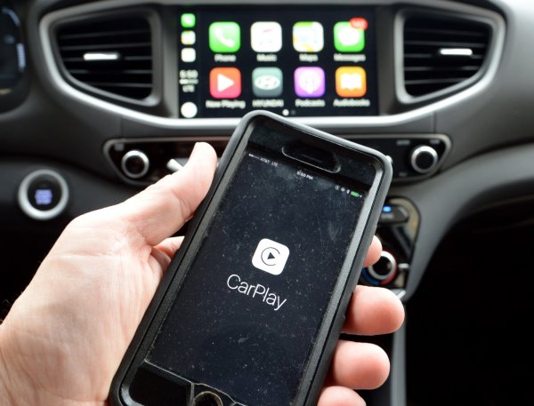 
Які функції отримали користувачі Apple CarPlay у автомобілях з оновленням iOS: ТОП-5 новинок 