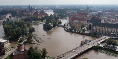 
Європу накрила масштабна повінь: велика вода загрожує одному із найпопулярніших серед українців міст
