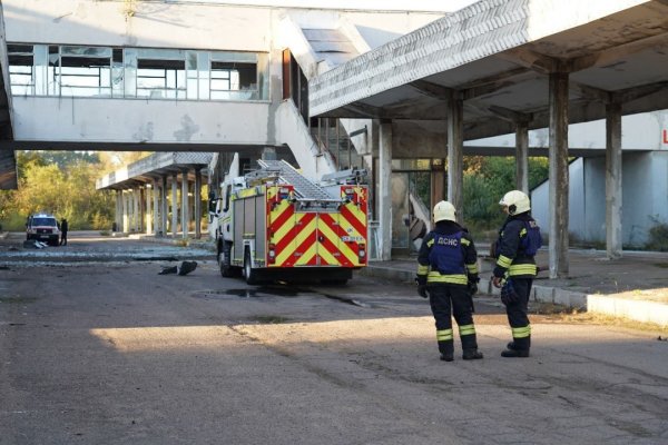 Атака дронів: на Черкащині уламки пошкодили автовокзал, автівки та адмінбудівлю