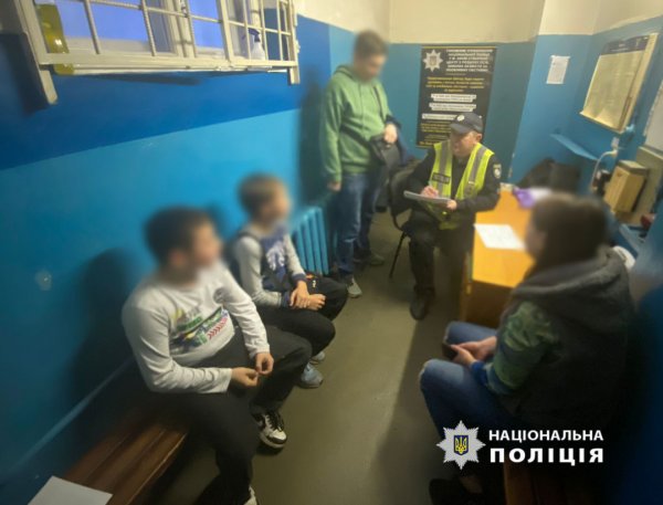 У вагон київського метро предмет, схожий на міну, кинув 10-річний хлопець