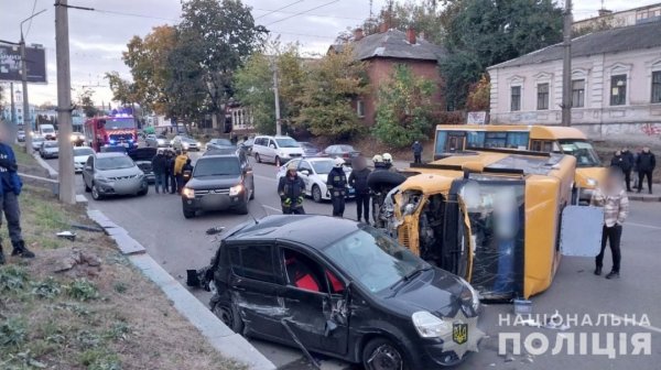 У Сумах внаслідок ДТП з маршруткою травмовані восьмеро людей