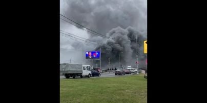 
Під Москвою загорівся речовий ринок: місто заволокло димом (відео)
