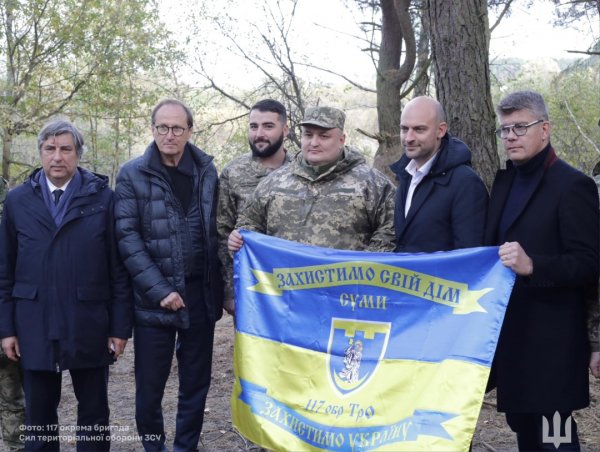 Глава МЗС Франції відвідав на Сумщині бійців Сил тероборони